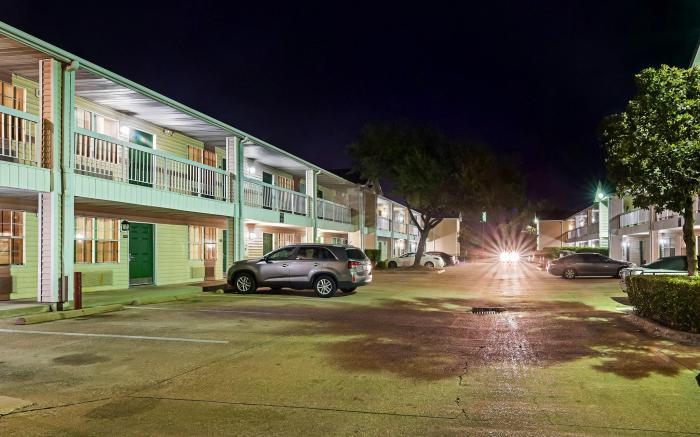 HomeTowne Studios Dallas - North Addison/ Tollway