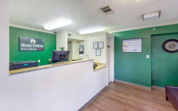 HomeTowne Studios Dallas - North Addison/ Tollway