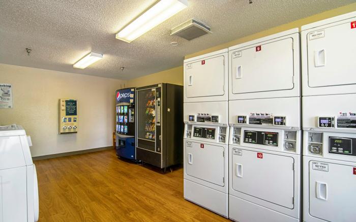 HomeTowne Studios Chicago - Waukegan