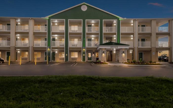 HomeTowne Studios Detroit - Livonia