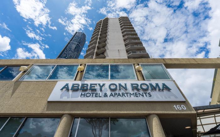 Abbey on Roma Apartments