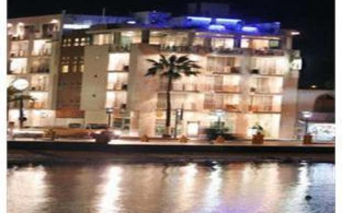 Seven Crown La Paz Malecon