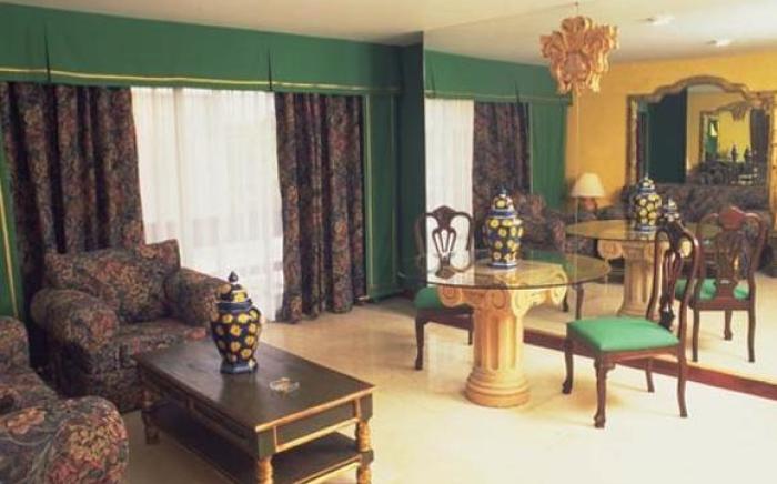 Country Hotel & Suites