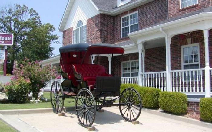 Carriage House Inn