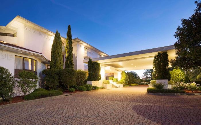 Ramada by Wyndham Diplomat Canberra
