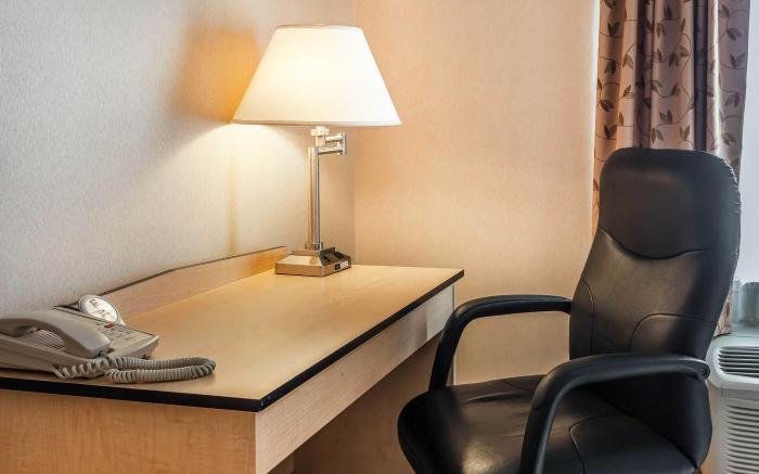 Comfort Inn & Suites Airport Convention Center