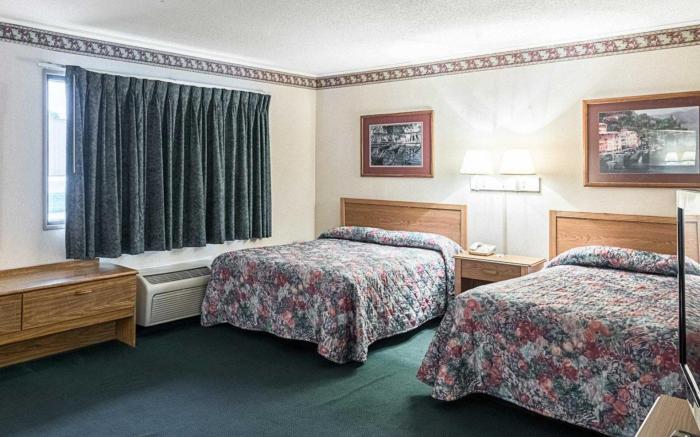 Rodeway Inn & Suites