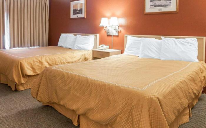 Rodeway Inn & Suites
