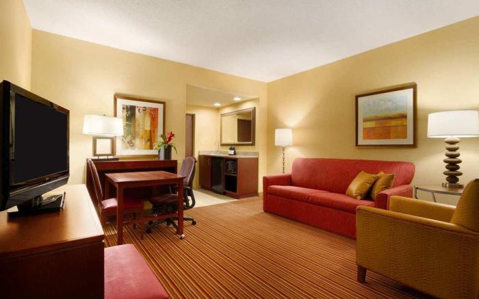 Embassy Suites by Hilton Norman Hotel & Conference Center