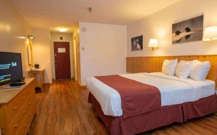 Canadas Best Value Inn River View Hotel