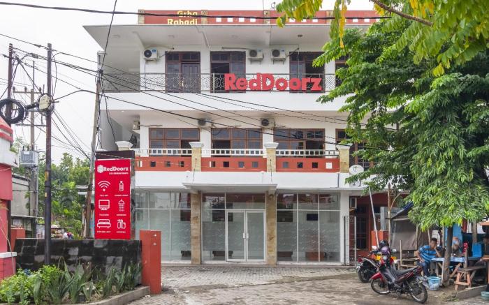 RedDoorz Plus @ Gunungsari Surabaya