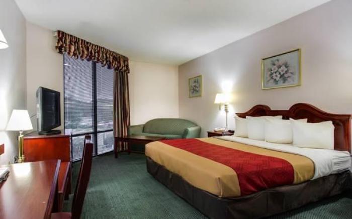 Econo Lodge South