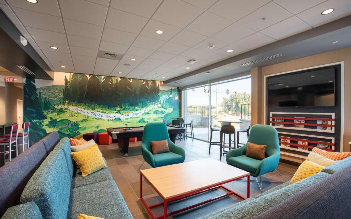 Tru by Hilton Eugene