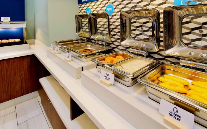 Holiday Inn Express & Suites Dallas Market Ctr - Love Field By IHG