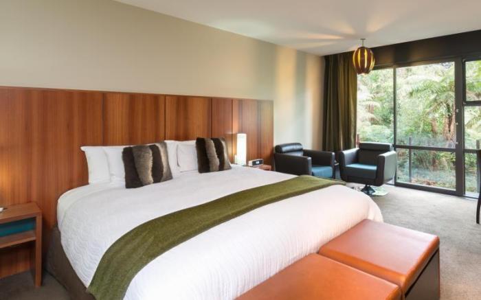 Te Waonui Forest Retreat