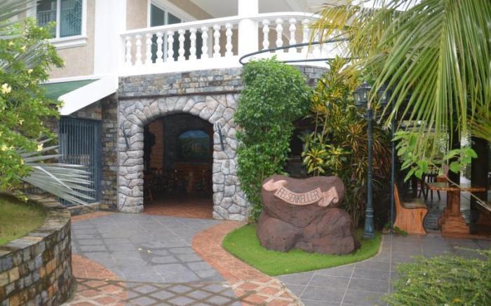 Lingganay Boracay Hotel Resort