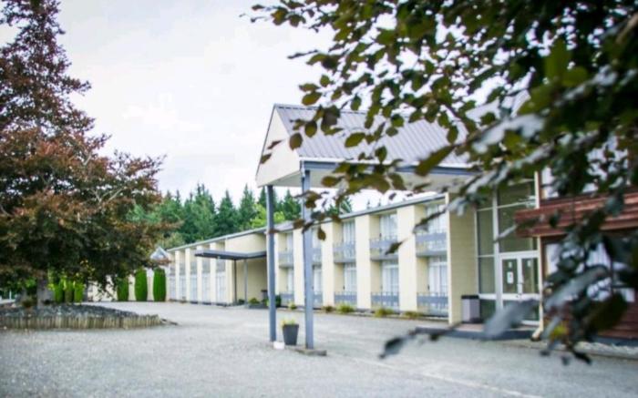 Fiordland Hotel