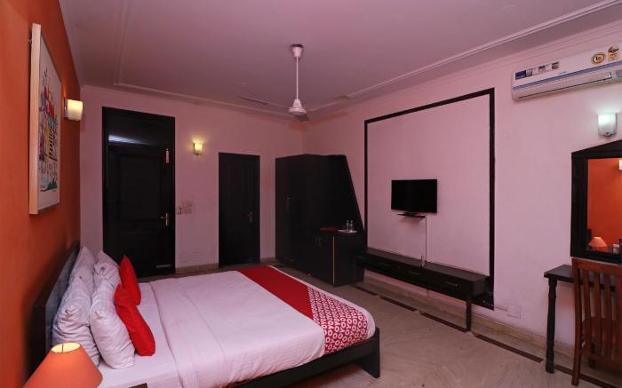 Hotel O A K Hotel