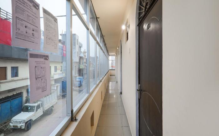 Super Hotel O Aastha Near Chaudhary Charan Singh International Airport