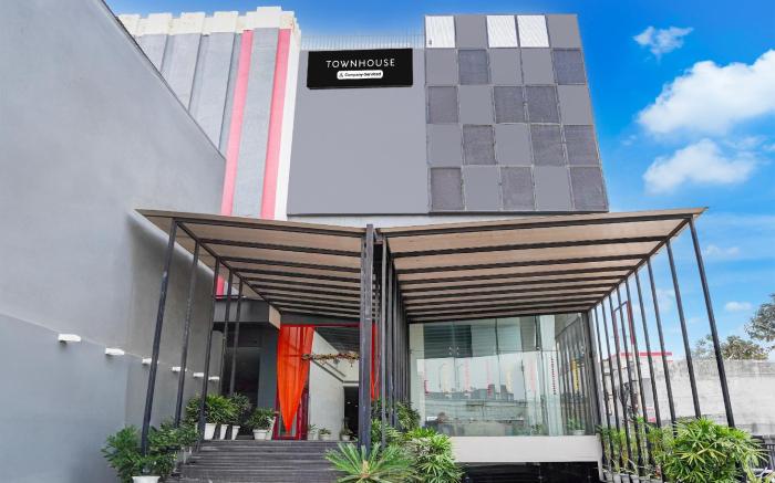 Super Townhouse Gomti Nagar Matiyari