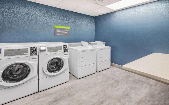 La Quinta Inn & Suites by Wyndham Texas City I 45