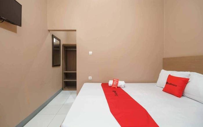 RedDoorz Syariah @ Bulak Kapal