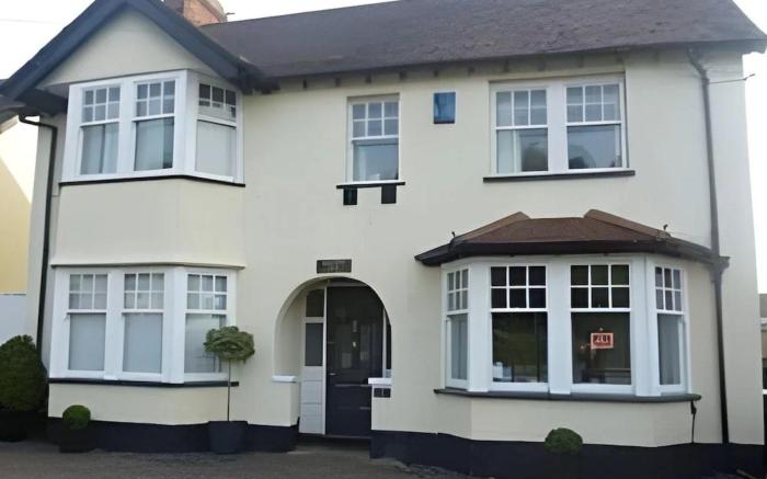 Hollybush Guest House