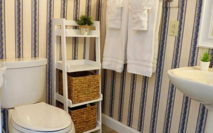 Family Farmhouse Inn