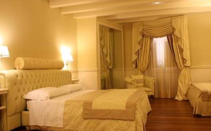 Suite Hotel Santa Chiara