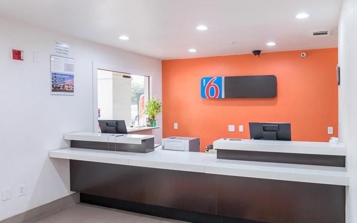 Motel 6 Grand Prairie, TX - Near Six Flags Drive