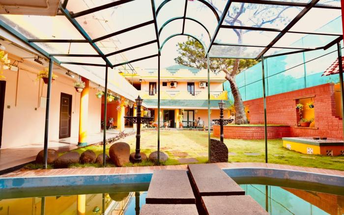 La Courtyard