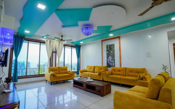 Sai Hill's Holiday's