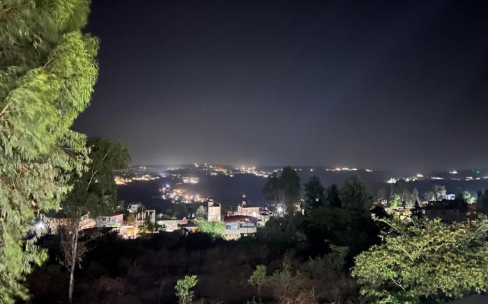 Sai Hill's Holiday's