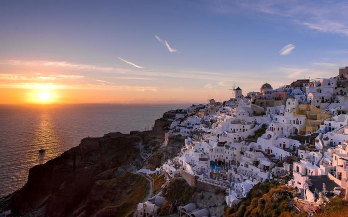 Pezoules of Oia