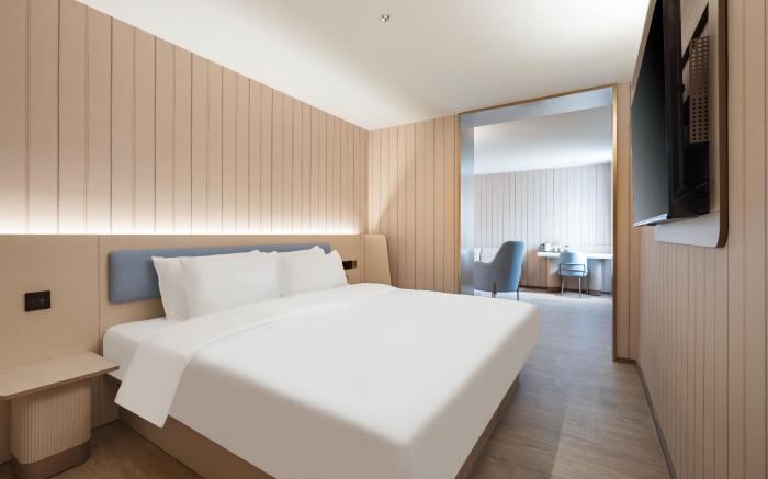 Hanting Hotel Shenyang Yuhong Square Metro Station