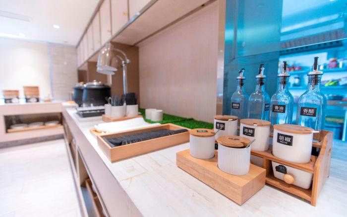 JI Hotel Huaihua International Land Port Binjiang Road