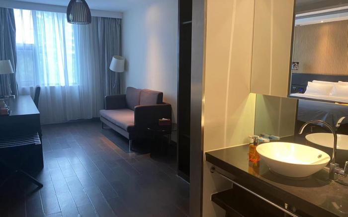 Orange Hotel Shanghai Caobao Road Metro Station