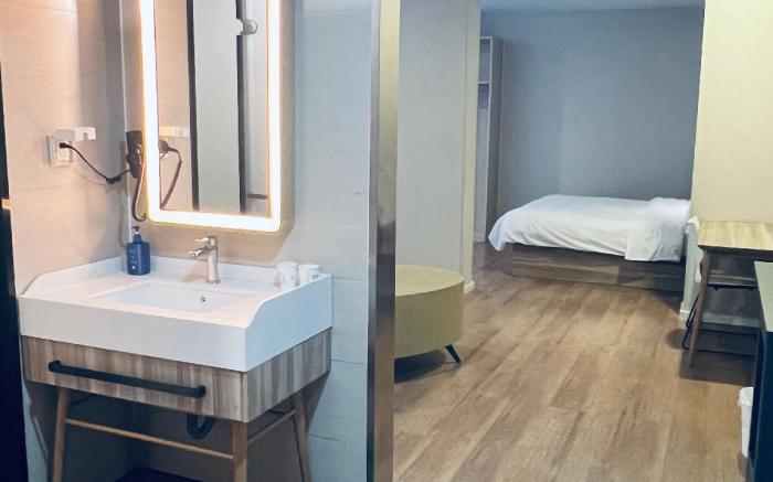 Hanting Hotel Shanghai Hongqiao Hub Railway Station