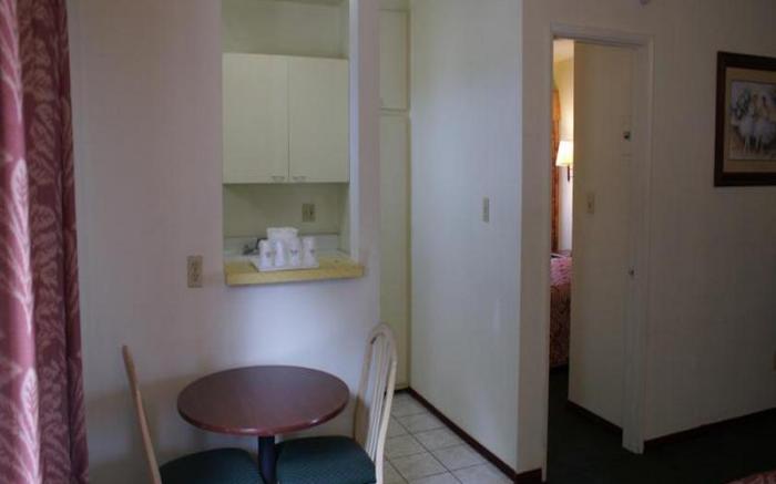 American Inn & Suites LAX Airport