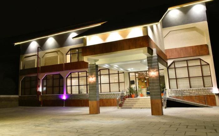 Hotel Snowcrests Manor