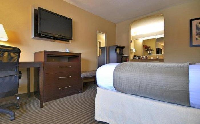 Best Western Cedar Inn