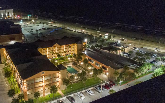 Clarion Pointe Galveston - Beachfront