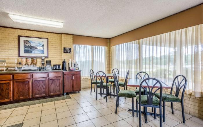 Days Inn by Wyndham Batesville AR