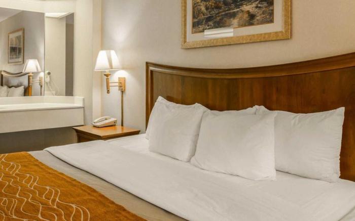 Rodeway Inn & Suites on the River