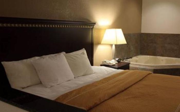 Quality Suites Burleson - Ft. Worth