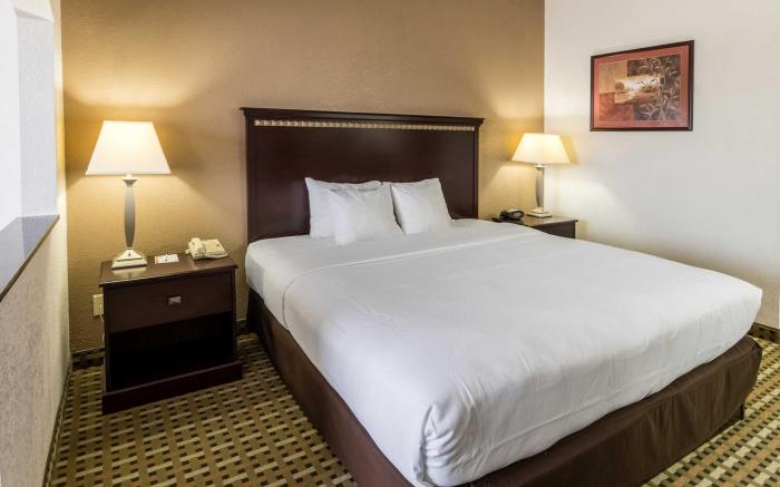 Quality Suites Burleson - Ft. Worth