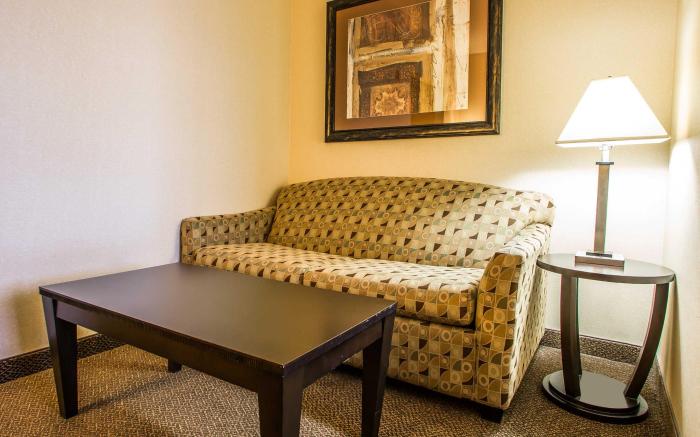 Comfort Suites