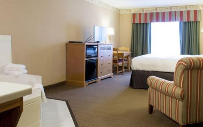 Country Inn & Suites by Radisson, Cedar Falls near University
