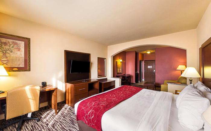 Comfort Suites At Plaza Mall