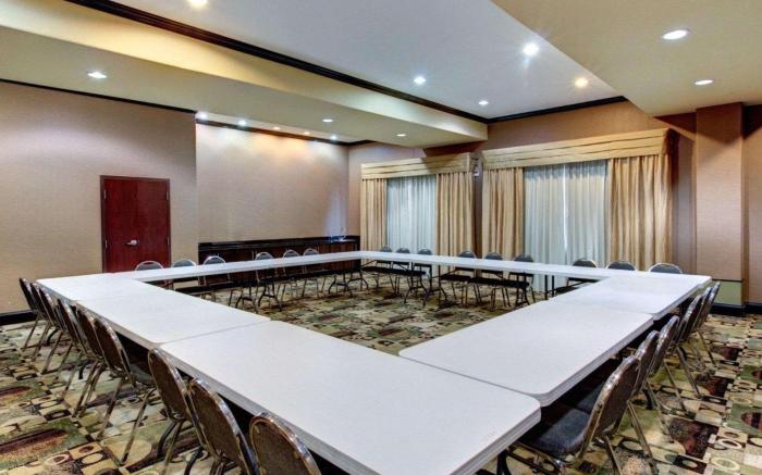 Comfort Suites Waxahachie - Dallas